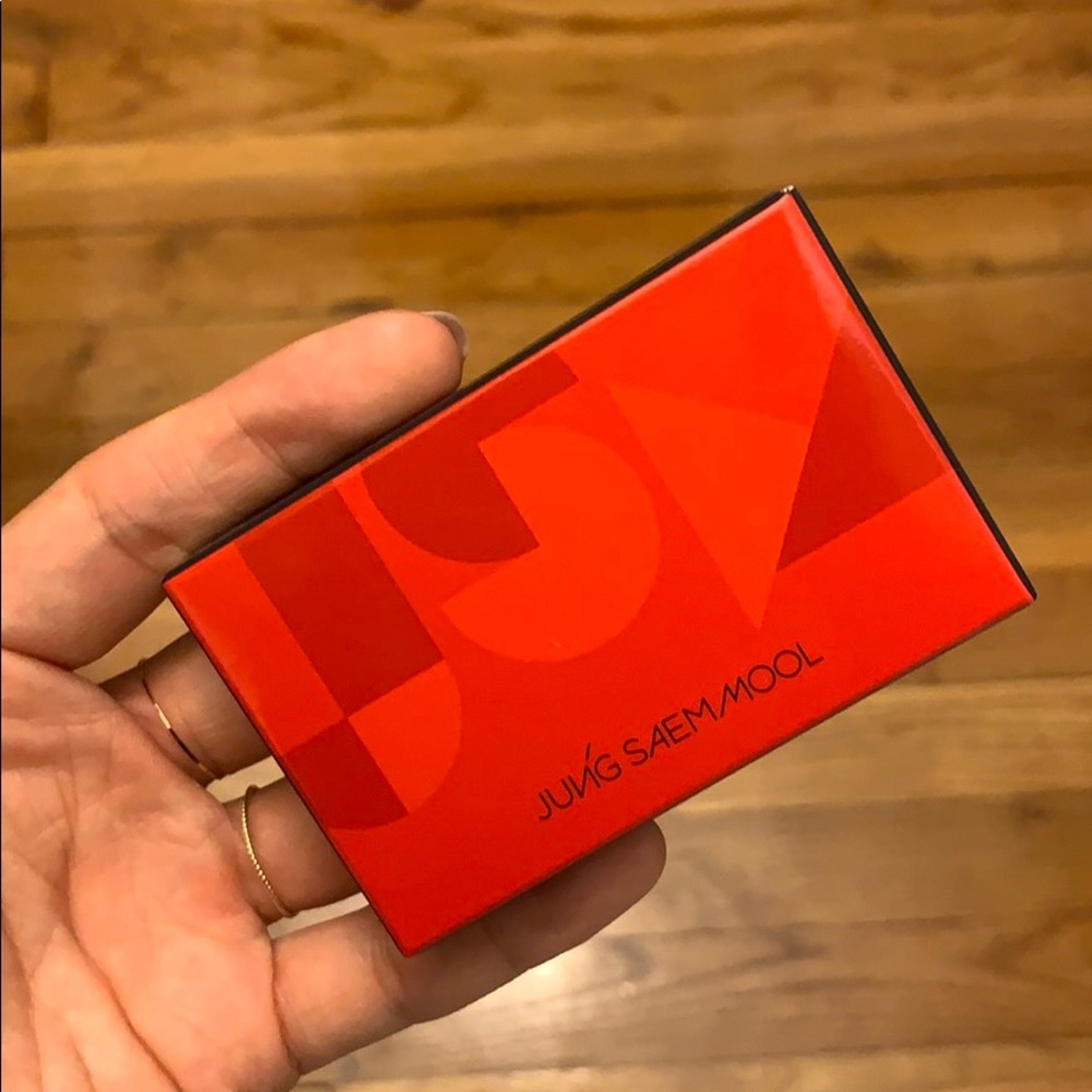 Jung Saem Mool Red Eyeshadow
